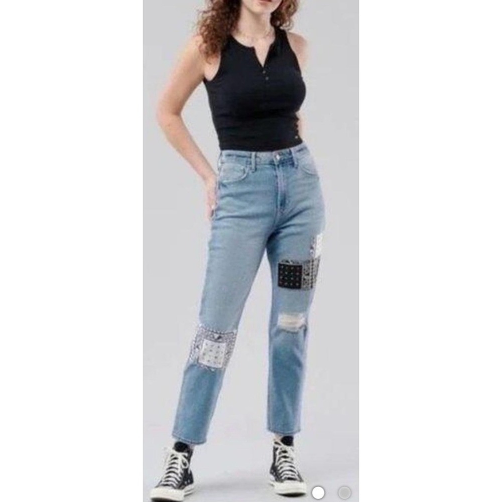 Hollister Ultra High Rise Mom Jeans Light Wash Bandana Patch Distressed  Size 24